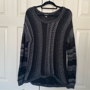 Sweater Knitted Black & White Scoop Neck High/ Low Size X-Large